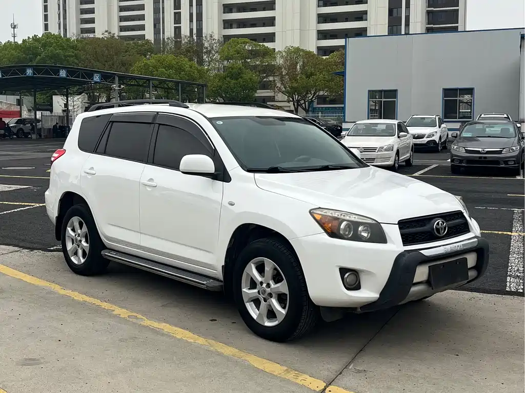 Toyota RAV4 2013 — фото 3
