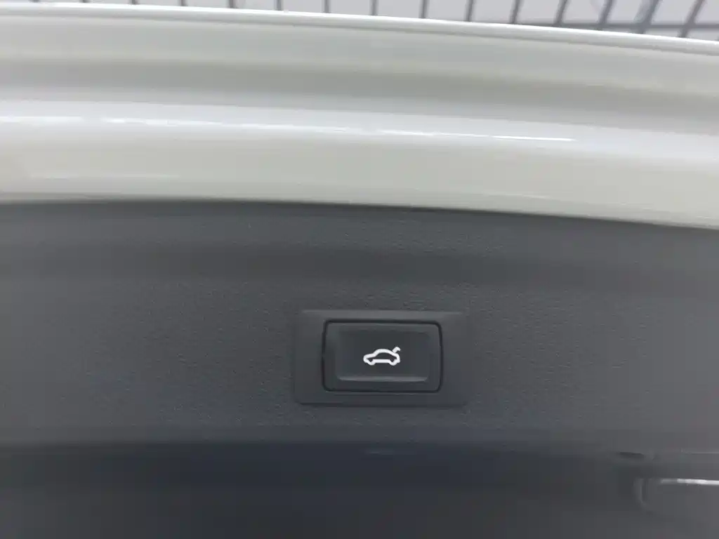 Audi Q3 2021 — фото 10