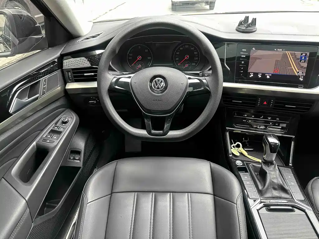 Volkswagen Passat Plug-In Hybrid 2020 — фото 16