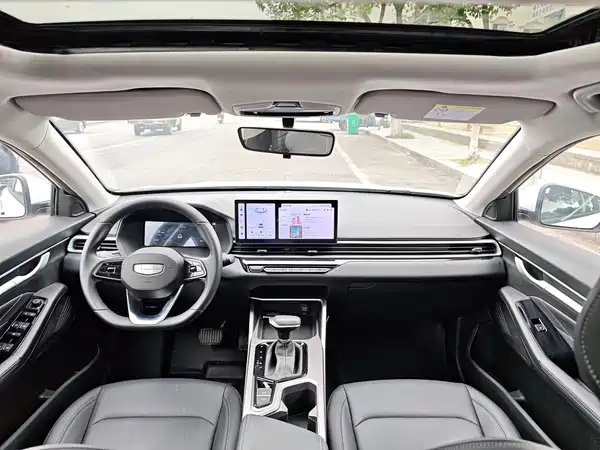 Geely Emgrand 2026