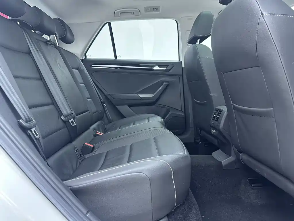 Volkswagen T-Roc 2023 — фото 10