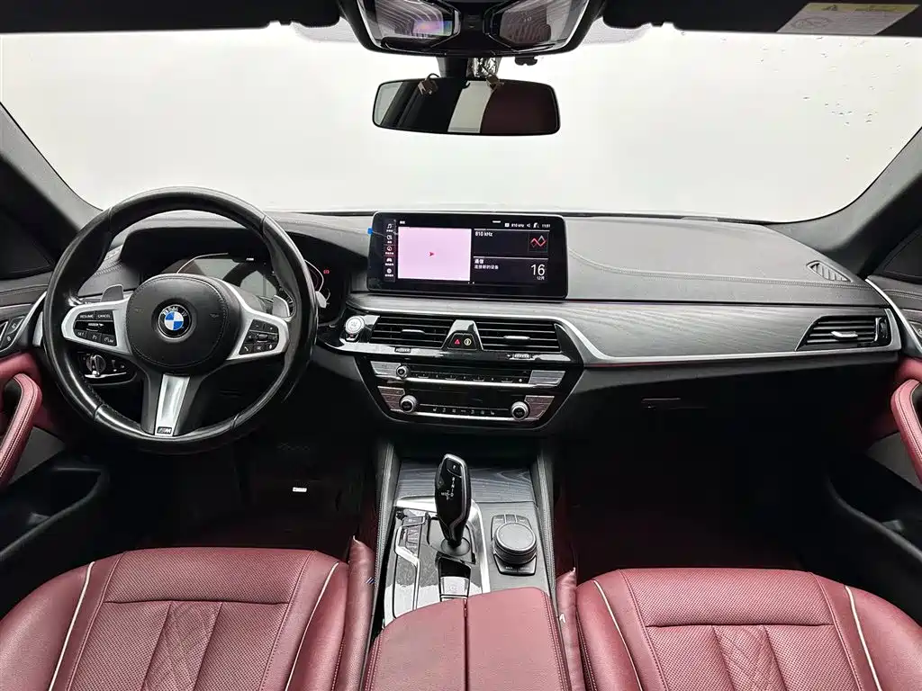 BMW 5 Series 2023 — фото 10