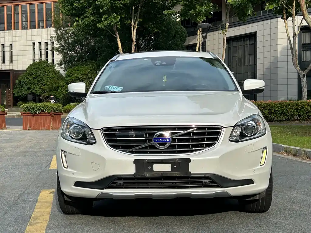 Volvo XC60 2017 — фото 2