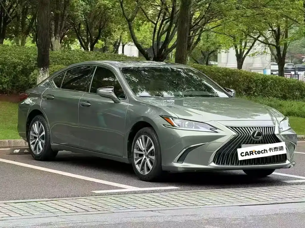 Lexus ES 2021