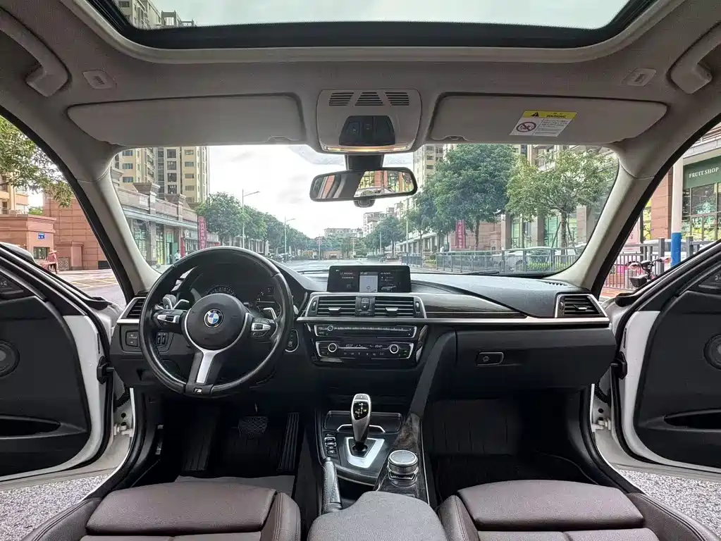 BMW 3 Series 2019 — фото 12
