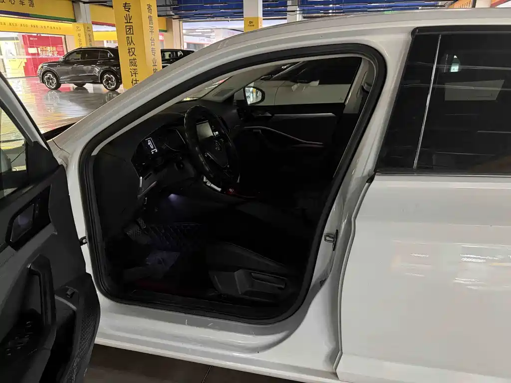 Volkswagen Sagitar 2019