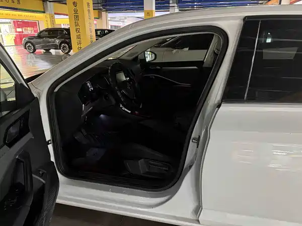 Volkswagen Sagitar 2019