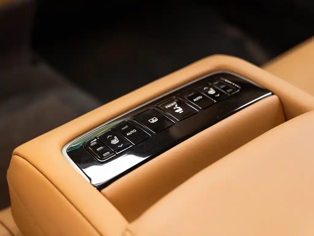Lexus LS 2019 — фото 18