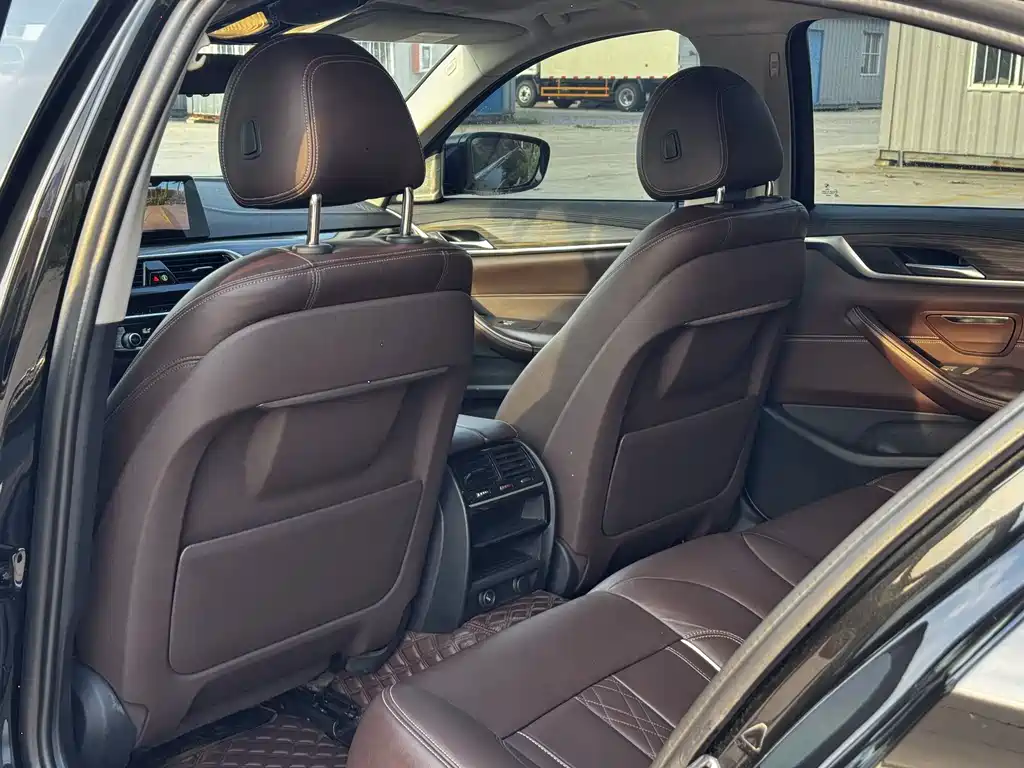 BMW 5 Series New Energy 2019 — фото 16