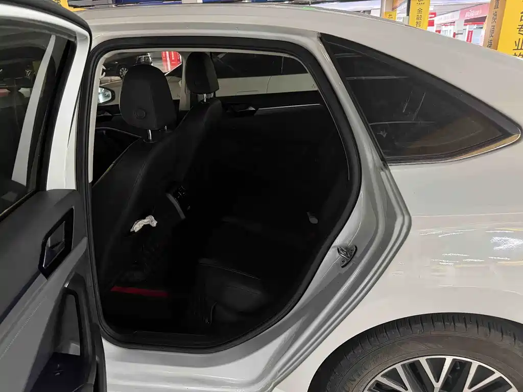 Volkswagen Sagitar 2019