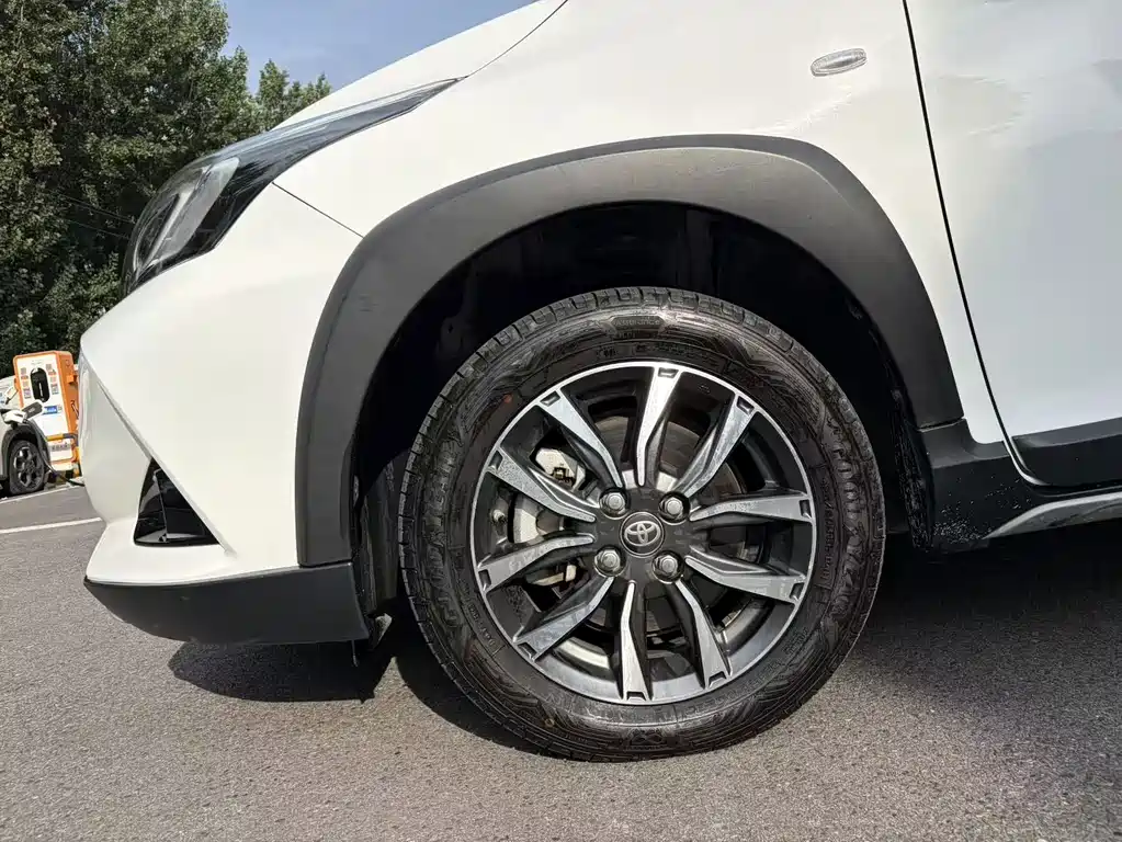 Toyota Yaris L 2020 — фото 5