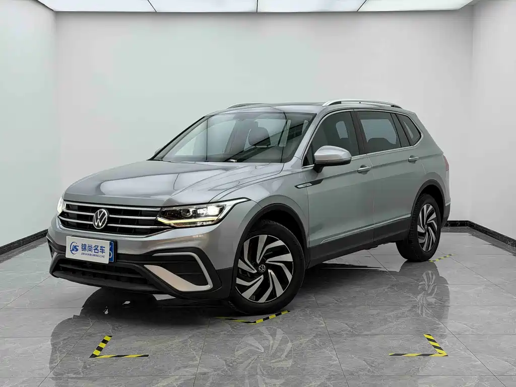 Volkswagen Tiguan L 2022 — фото 1
