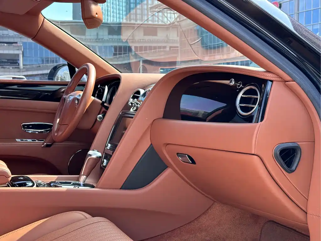 Bentley Flying Spur 2019 — фото 9