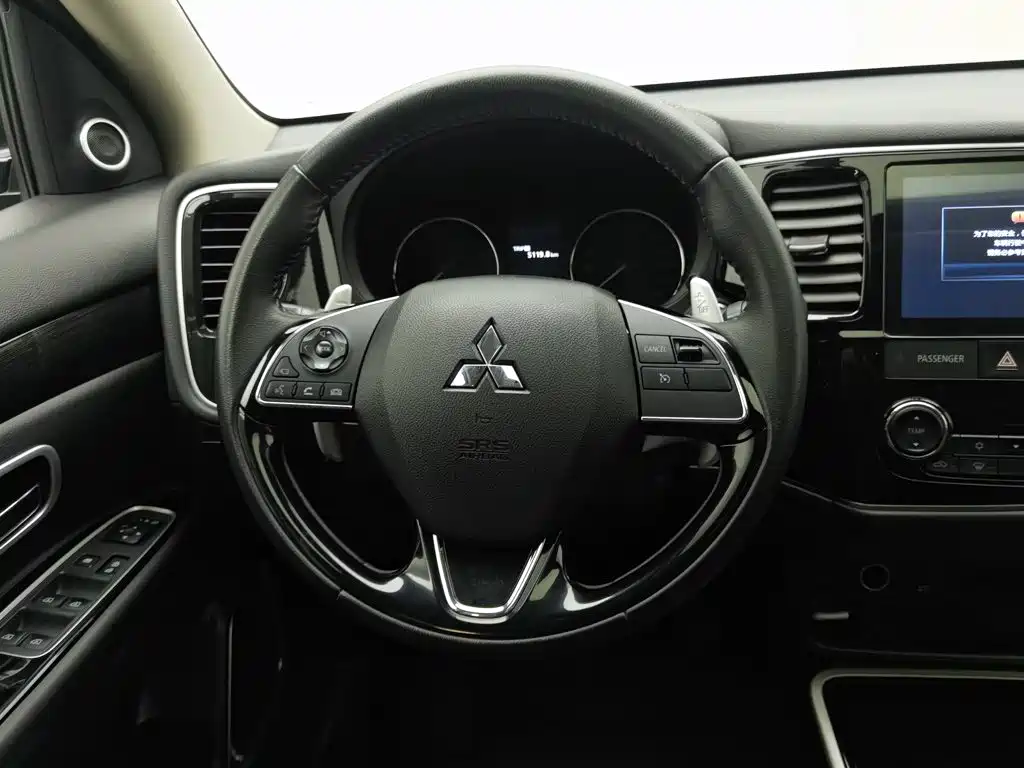 Mitsubishi Outlander 2019 — фото 11