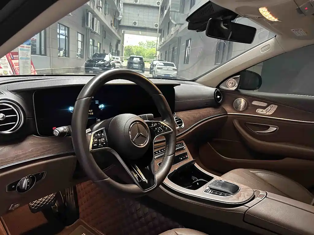 Mercedes-Benz E-Class 2022 — фото 15