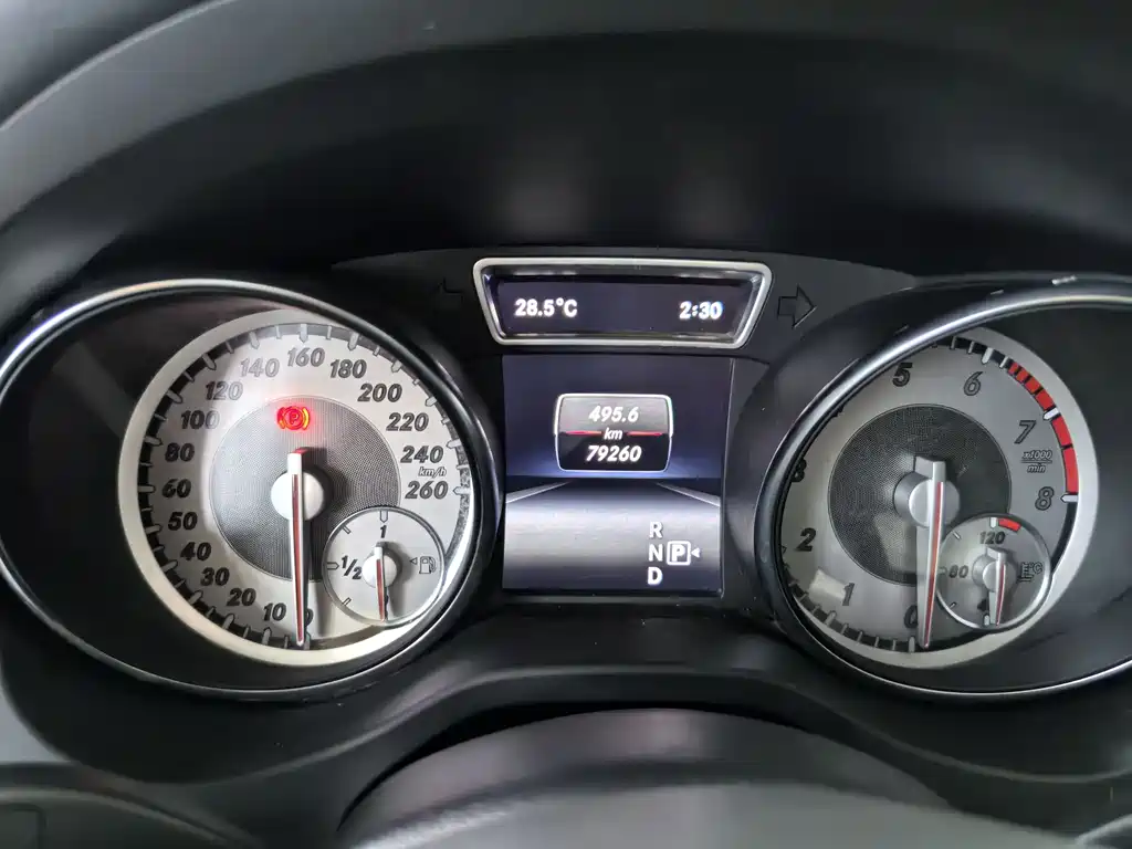 Mercedes-Benz GLA 2015 — фото 12