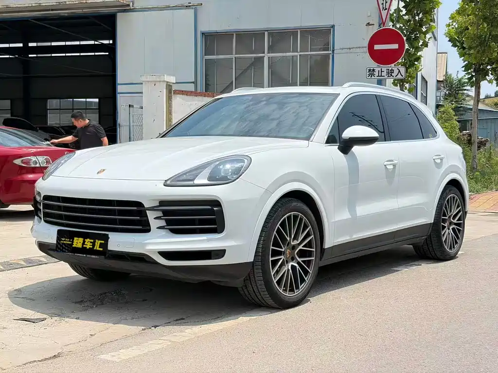 Porsche Cayenne 2020 — фото 1