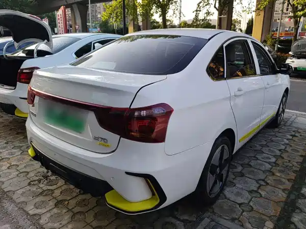 Dongfeng E70 2023