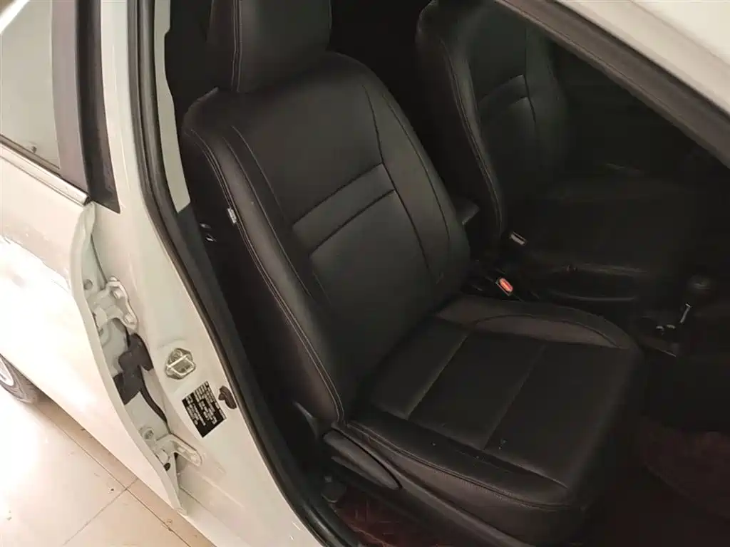 Toyota Yaris L 2020 — фото 25
