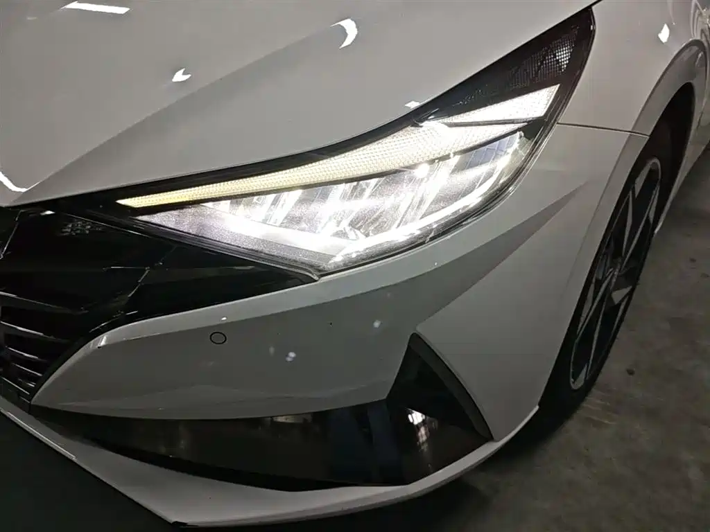 Hyundai Elantra 2021 — фото 3