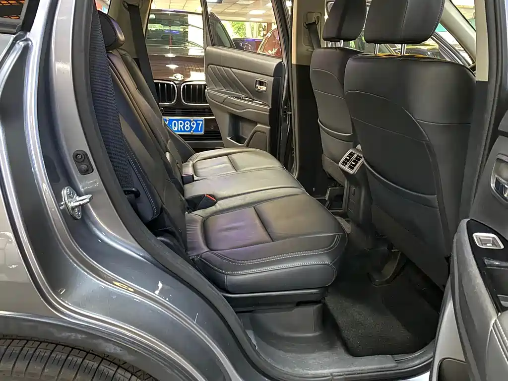 Mitsubishi Outlander 2020 — фото 13