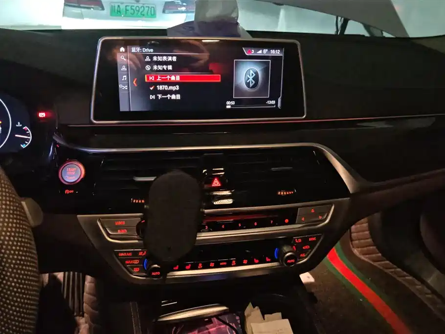 BMW 5 Series 2019 — фото 13