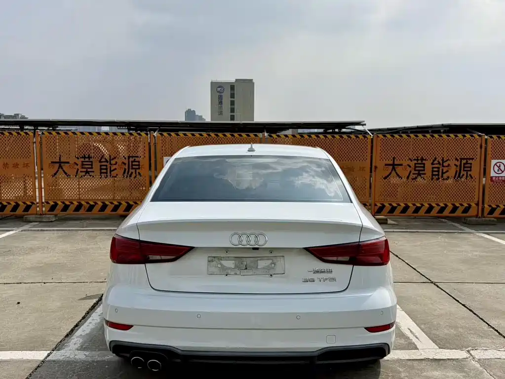 Audi A3 2018 — фото 19