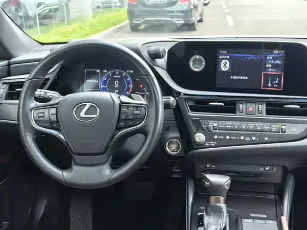 Lexus ES 2022
