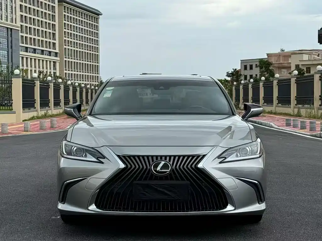 Lexus ES 2018 — фото 2