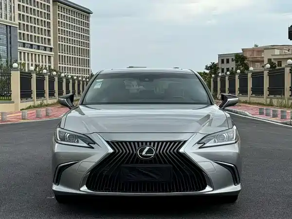 Lexus ES 2018