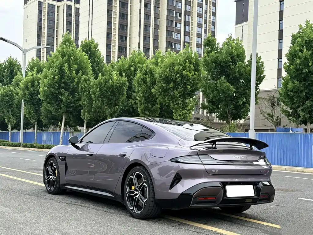 Xiaomi SU7 2025