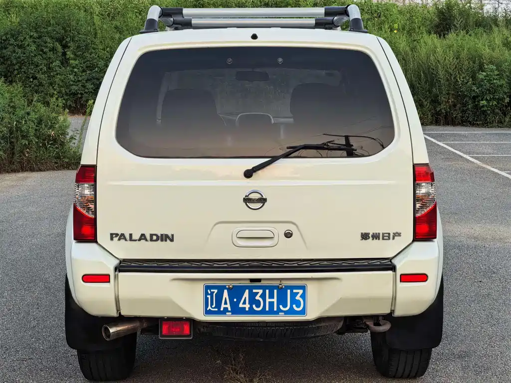 Nissan Paladin 2015 — фото 3