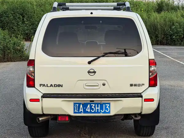 Nissan Paladin 2015