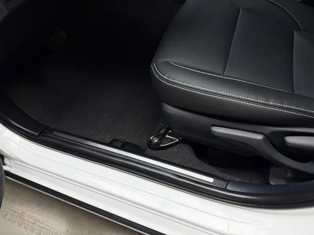 Toyota Yaris L 2022 — фото 31