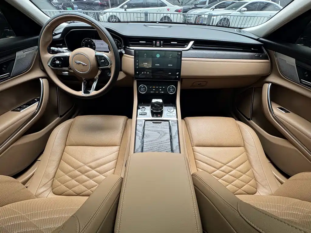 Jaguar XFL 2024 — фото 11