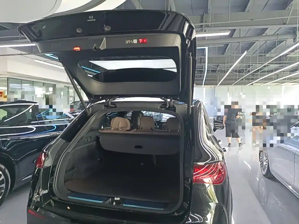 Mercedes-Benz EQE SUV 2024 — фото 19
