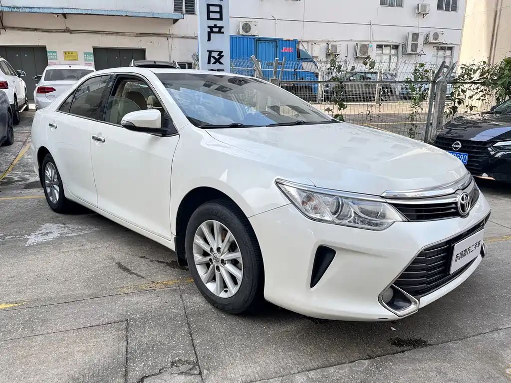 Toyota Camry 2017 — фото 3