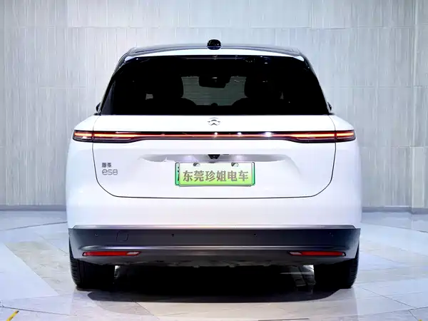 NIO ES8 2023