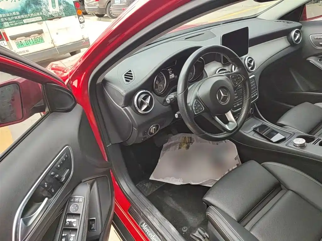 Mercedes-Benz GLA 2017 — фото 16
