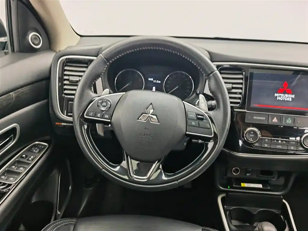 Mitsubishi Outlander 2020 — фото 11