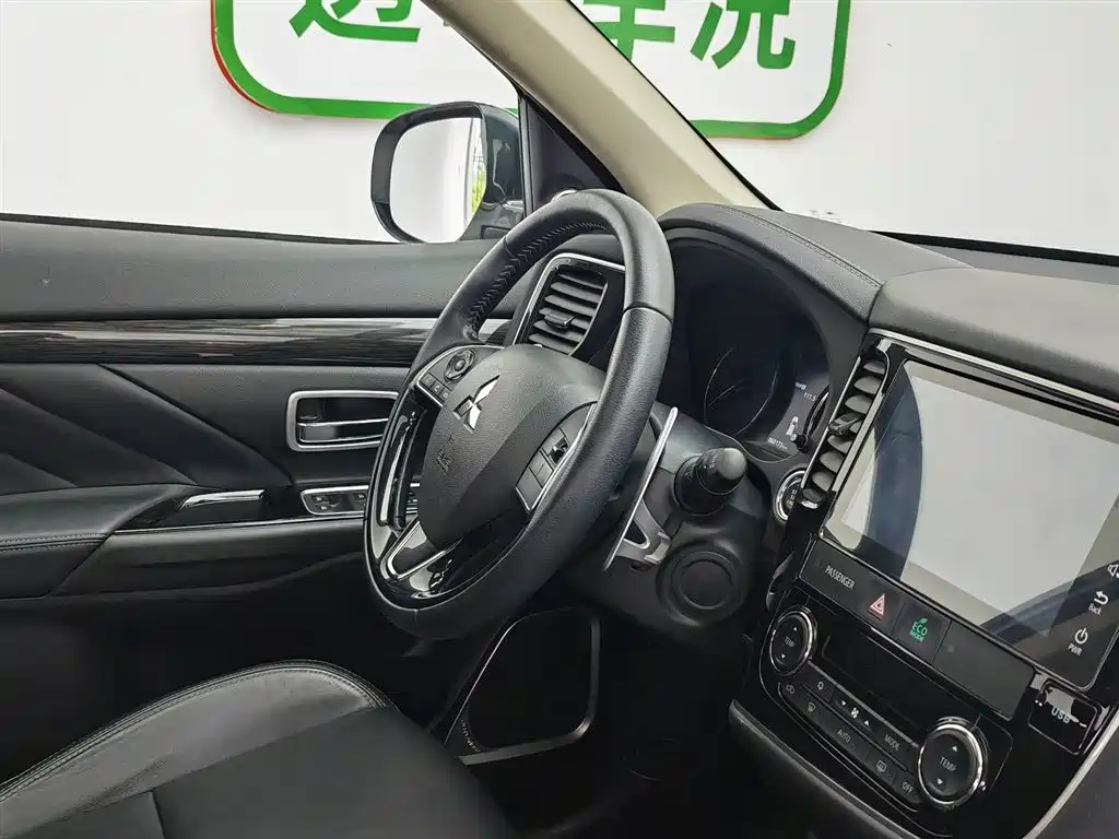 Mitsubishi Outlander 2020 — фото 22