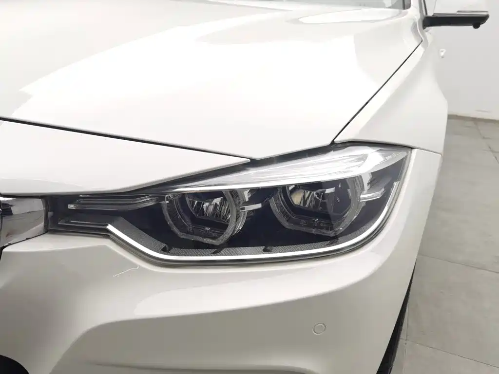 BMW 3 Series 2018 — фото 7