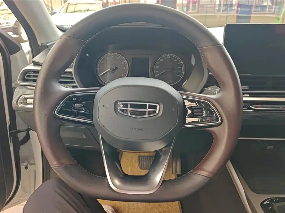 Geely Emgrand L 2023 — фото 15
