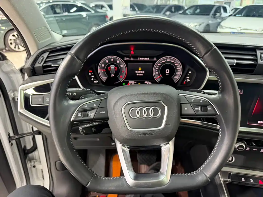 Audi Q3 2022 — фото 11