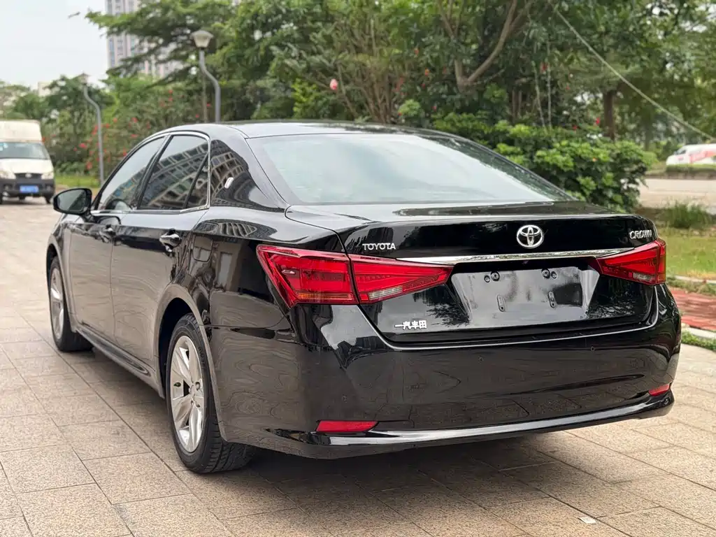 Toyota Crown 2017 — фото 5