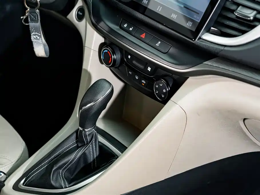 Buick Excelle 2017 — фото 17
