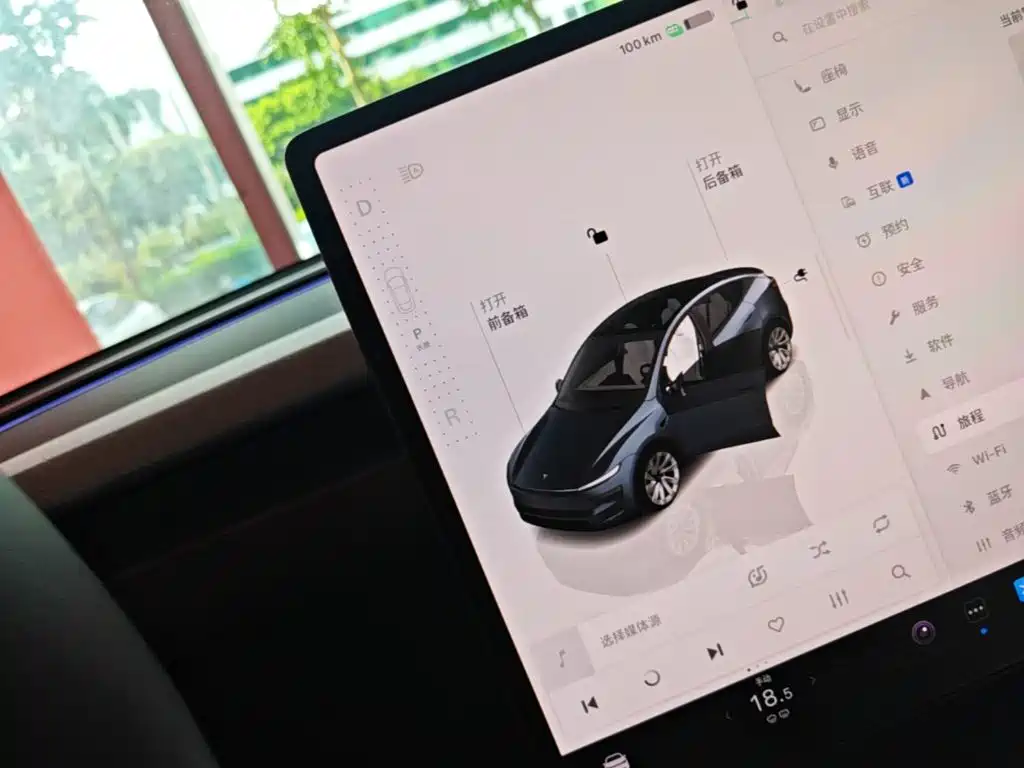 Tesla Model Y 2025 — фото 14