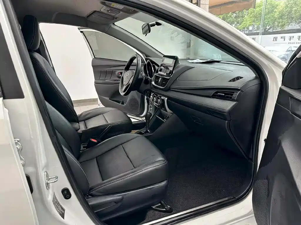 Toyota Yaris L 2020
