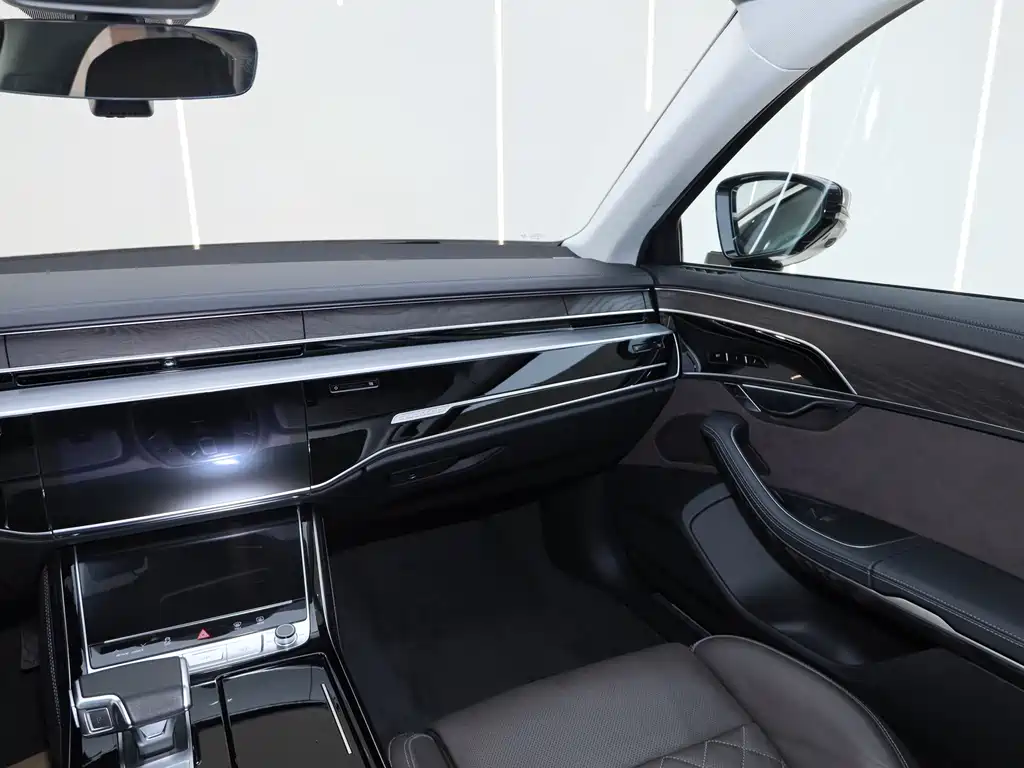 Audi A8 2023 — фото 22