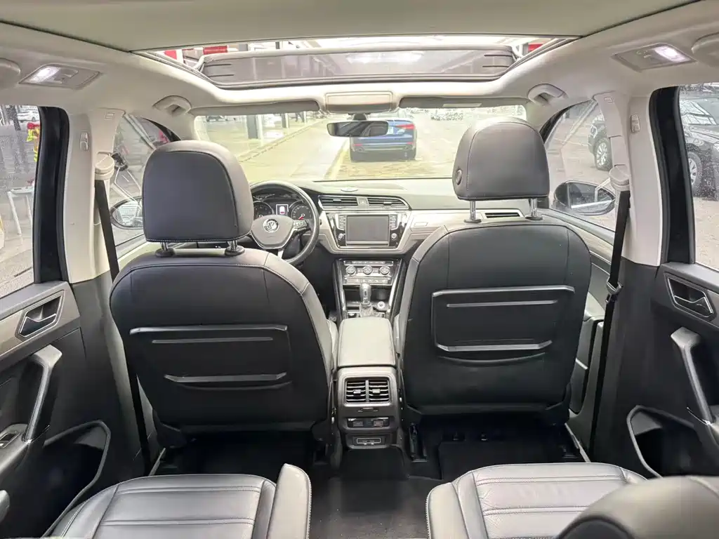 Volkswagen Touran 2019 — фото 10